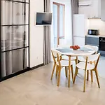 Apartment Bolshaya Arnautskaya *